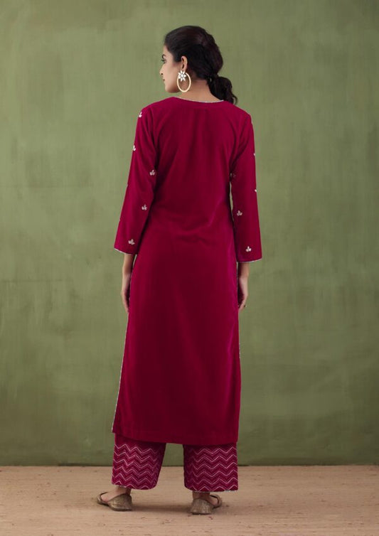 Sunehri Embroidered- Velvet Straight Kurta Set With Gotta Patti Work Velvet Shawl