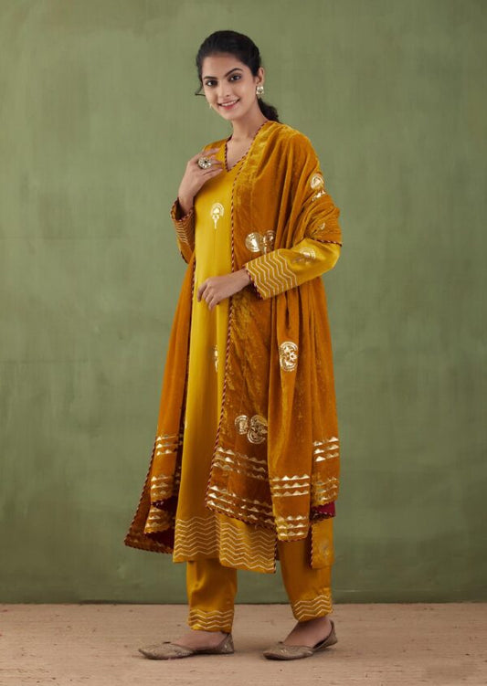 Sunehri Foil- Velvet Shawl