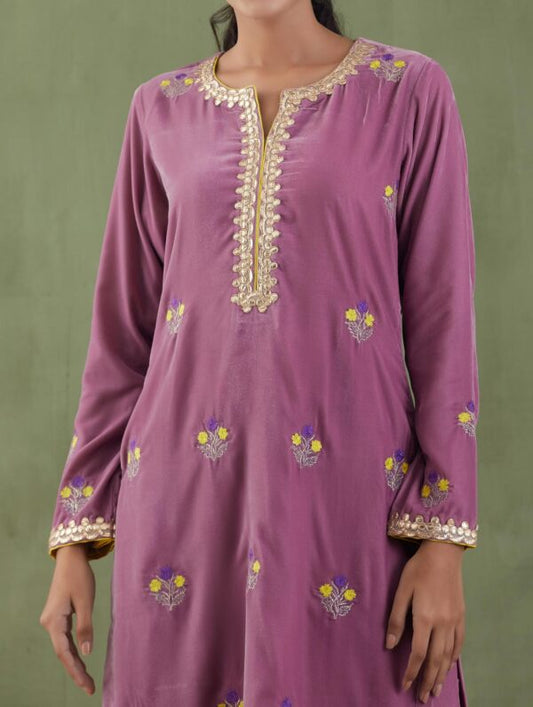 Sunehri – Embroidered Velvet Straight Kurta and Pant