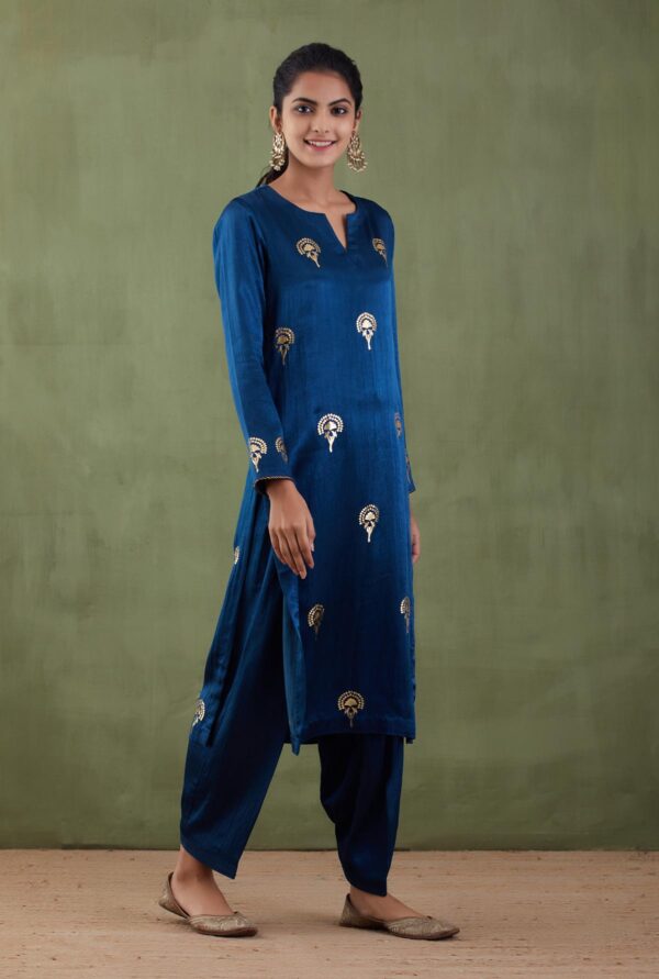 Sunehri Foil-Foil Printed Mashru Straight Kurta and Salwa