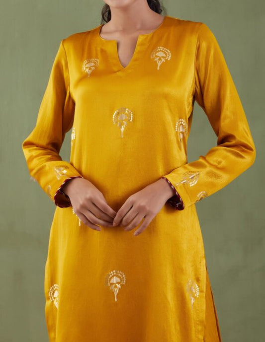 Sunehri Foil-Foil Printed Mashru Straight Kurta Set With Velvet Shawl