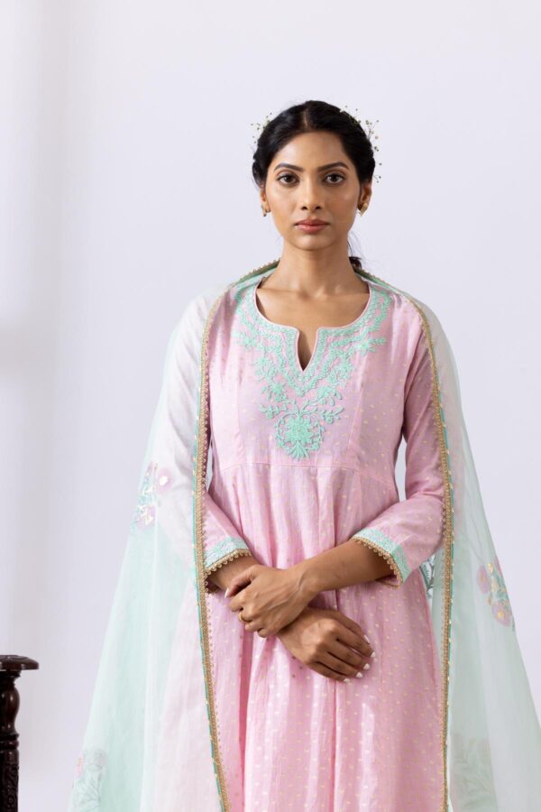 GULMEHER BABY PINK DORI EMBROIDERY BANARASHI CHANDARY ANARKALI WITH CHUDIDAR SET OF 3