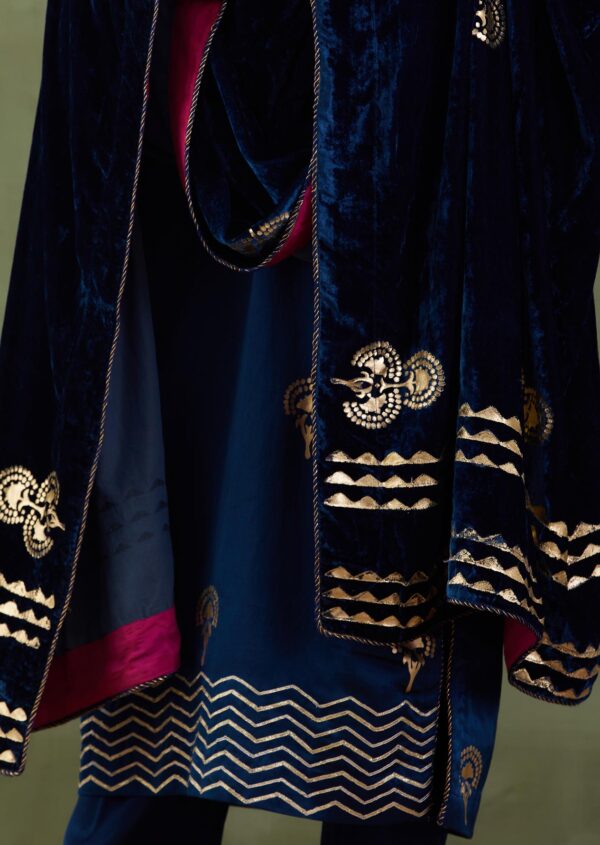 Sunehri Foil- Velvet Shawl