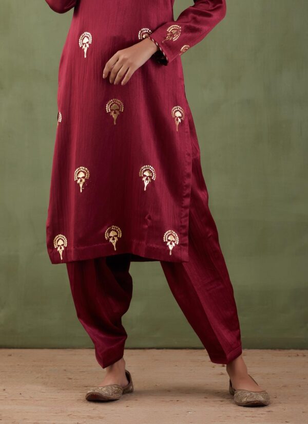 Sunehri Foil-Foil Printed Mashru Straight Kurta and Salwar