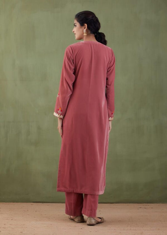Sunehri – Embroidered Velvet Straight Kurta and Pant
