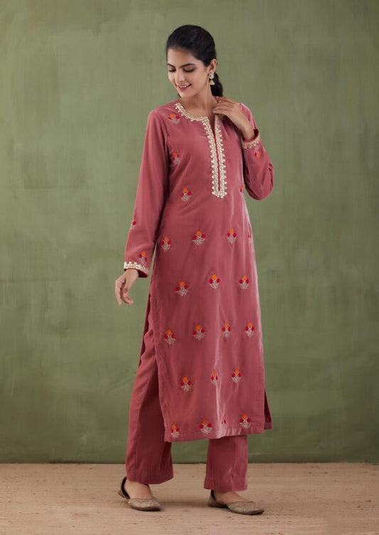 Sunehri – Embroidered Velvet Straight Kurta Set With Banarashi strip Dupatta