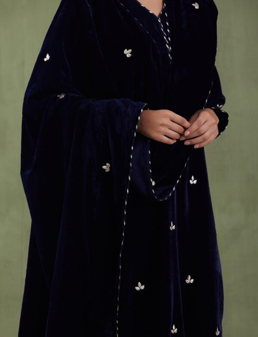 Sunehri Embroidered- Gotta Patti Work Velvet Shawl